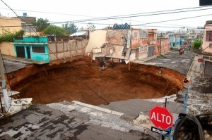 Guatemala City Sinkhole on Guatemala City Sinkhole 2010 Stop Sign 21127 600x450